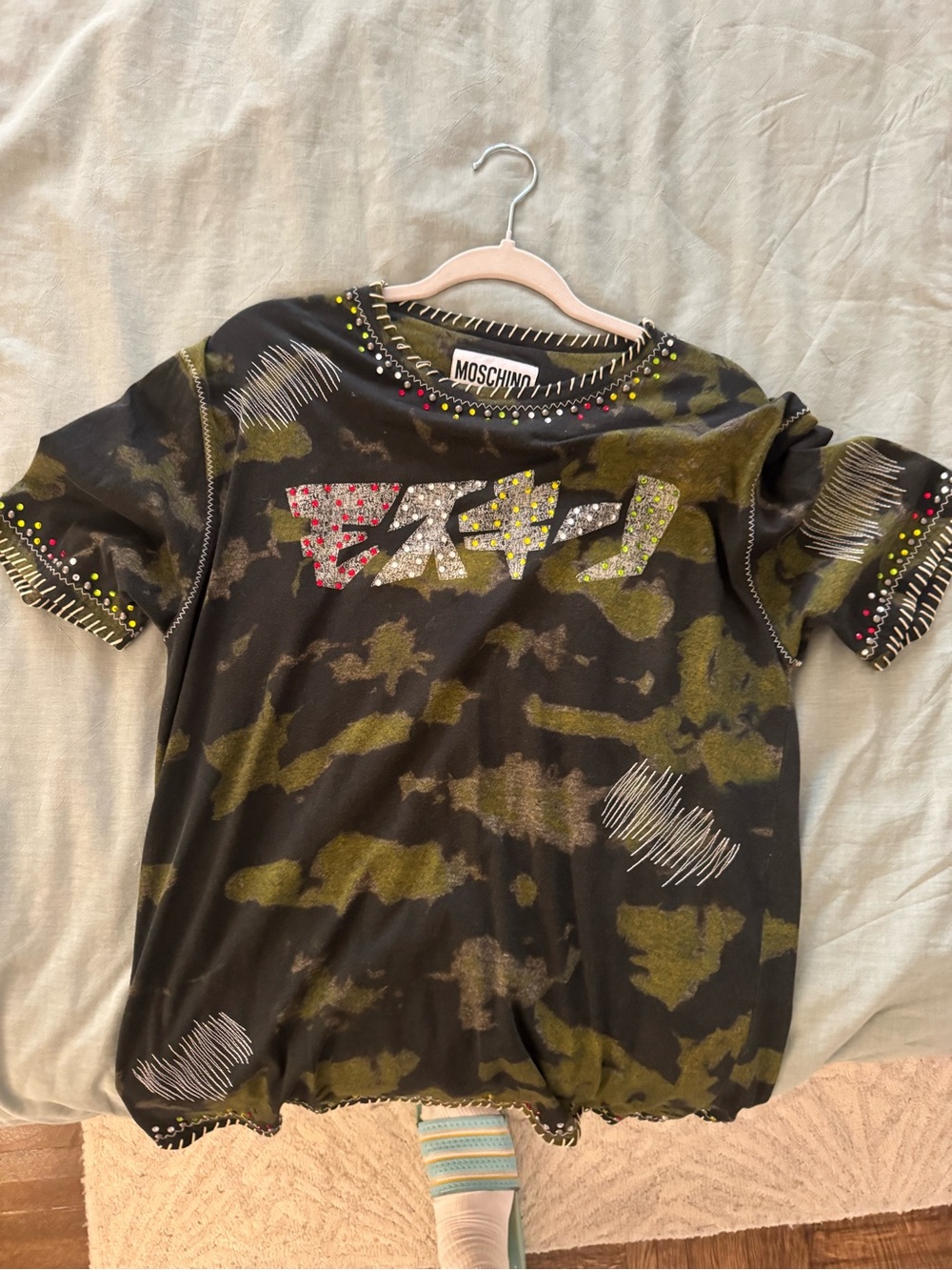 NWT Moschino Olive Green Camouflage Short Sleeve Tee with Embellished Graphic - Picture 4 of 4